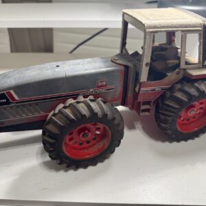 International 2+2 Tractor 1/16th Scale Die-Cast Tractor