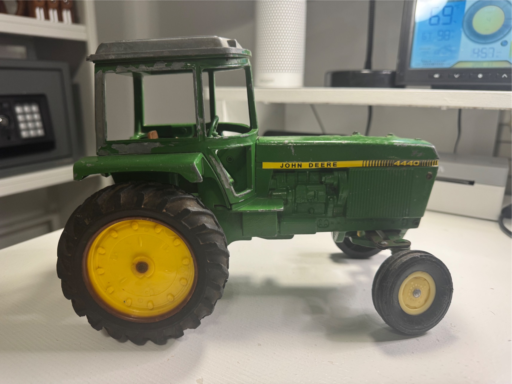 Vintage 1960s ERTL John Deere 2010 Industrial Wide-Front Tractor (1:16 Scale) — Heavy Die-Cast Vintage Toy