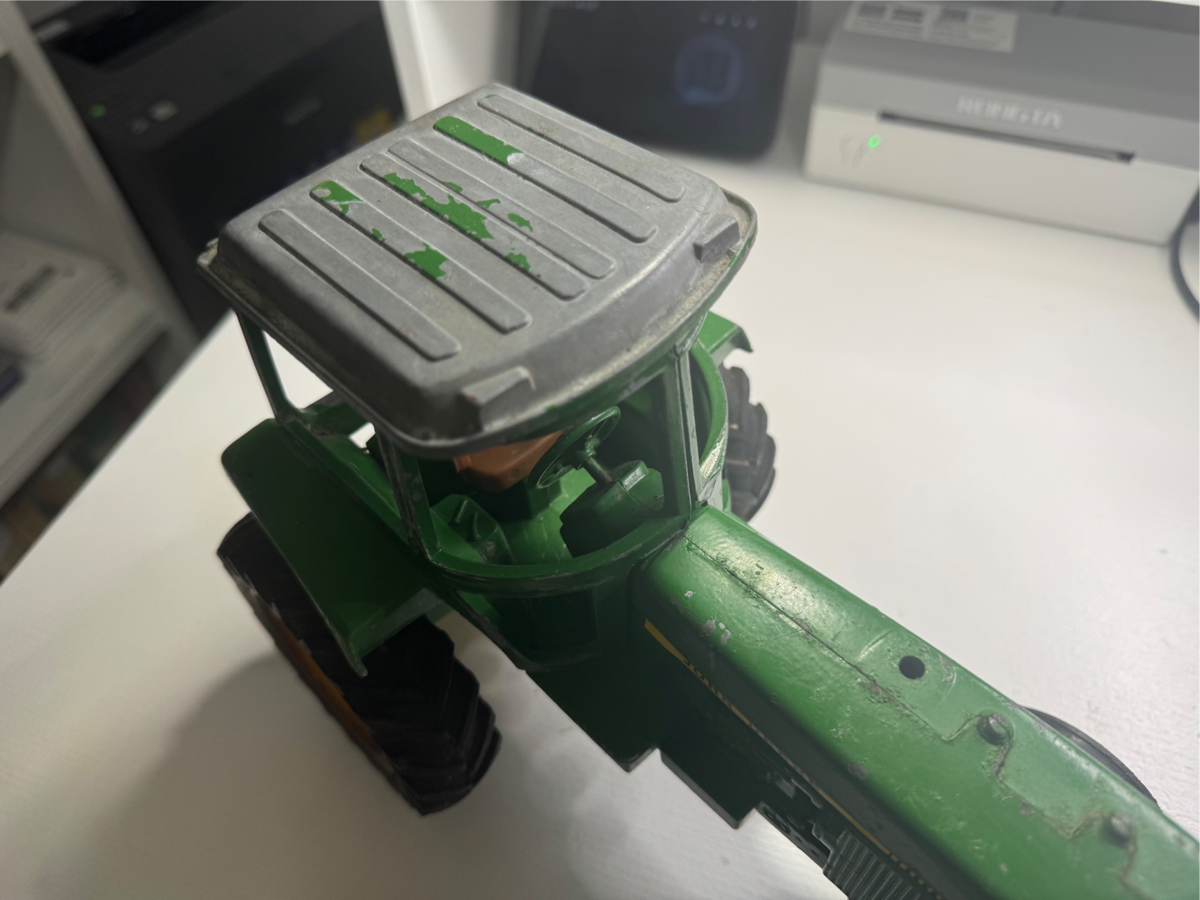 Vintage 1960s ERTL John Deere 2010 Industrial Wide-Front Tractor (1:16 Scale) — Heavy Die-Cast Vintage Toy - Image 7