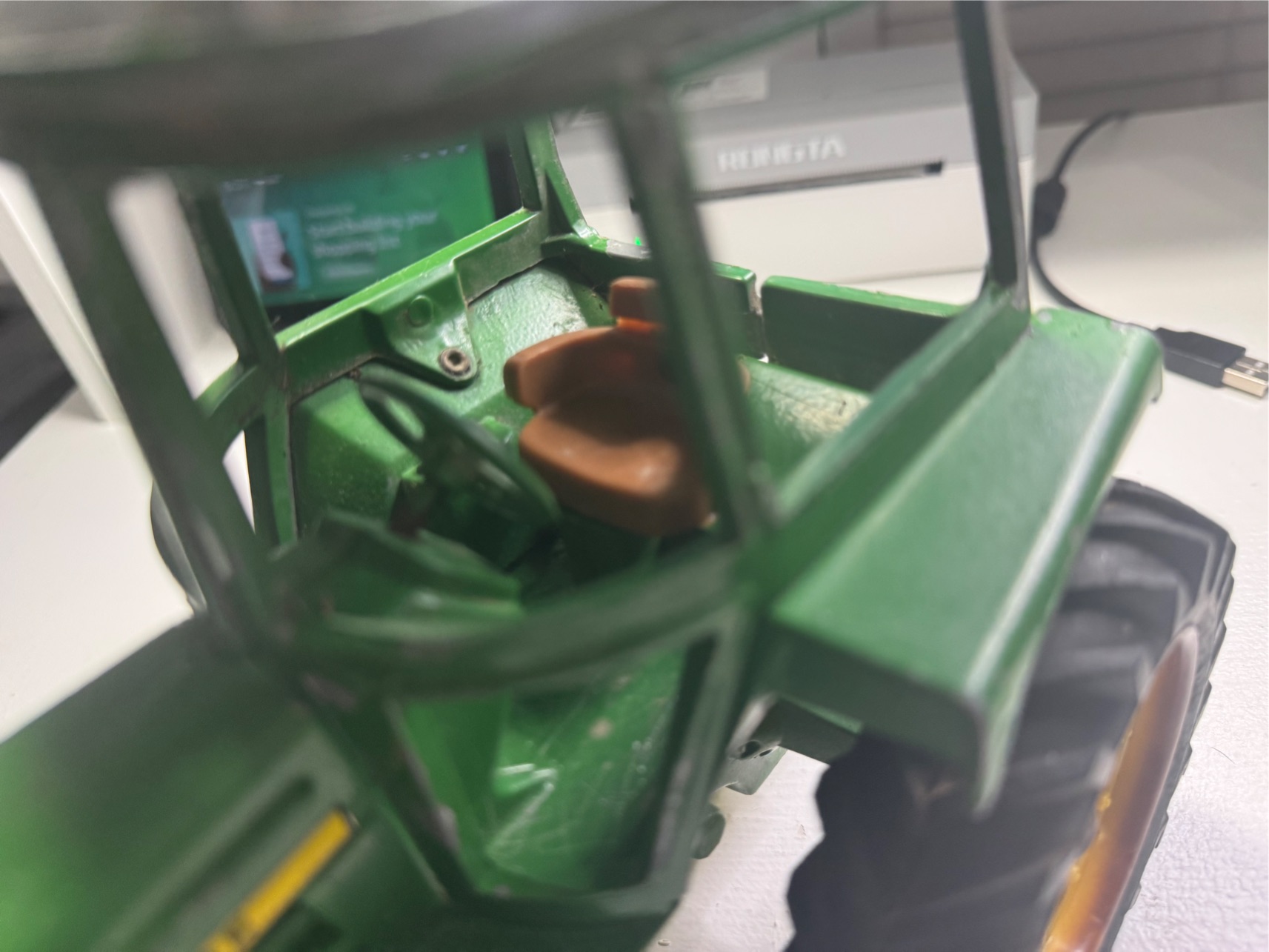 Vintage 1960s ERTL John Deere 2010 Industrial Wide-Front Tractor (1:16 Scale) — Heavy Die-Cast Vintage Toy - Image 2