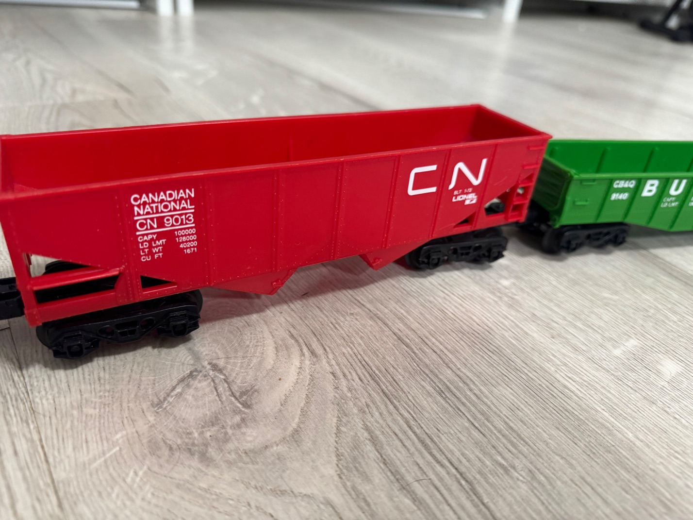 Vintage 1970s Lionel O Gauge Santa Fe Diesel Train Set – Alco A/B Locomotives & 6 Freight Cars, Massive Track Lot - Image 9