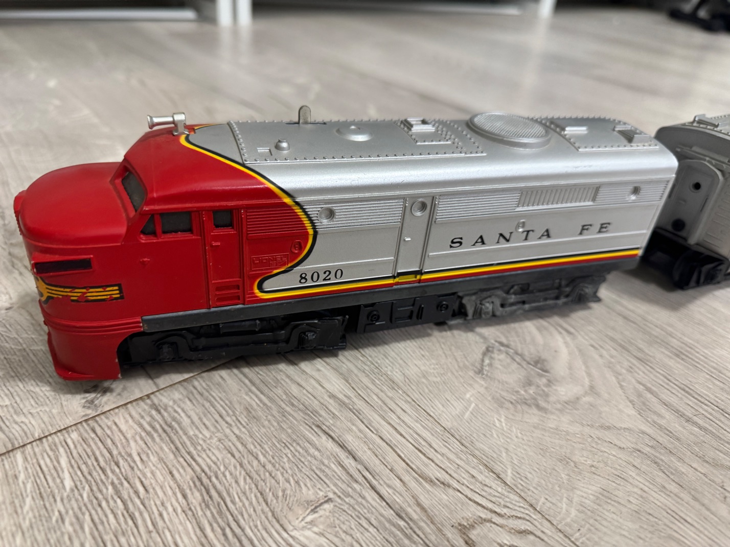 Vintage 1970s Lionel O Gauge Santa Fe Diesel Train Set – Alco A/B Locomotives & 6 Freight Cars, Massive Track Lot - Image 16