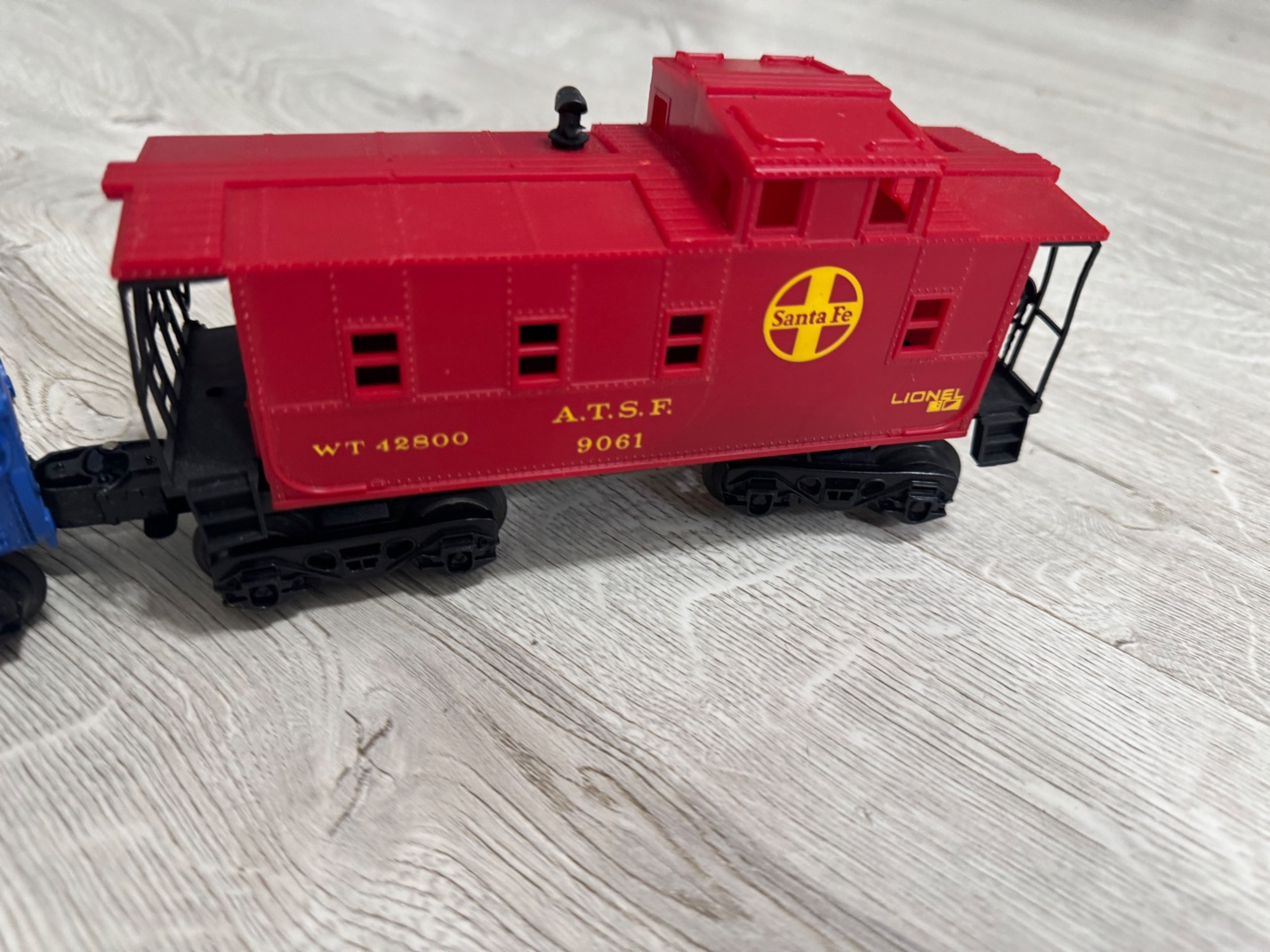 Vintage 1970s Lionel O Gauge Santa Fe Diesel Train Set – Alco A/B Locomotives & 6 Freight Cars, Massive Track Lot - Image 14