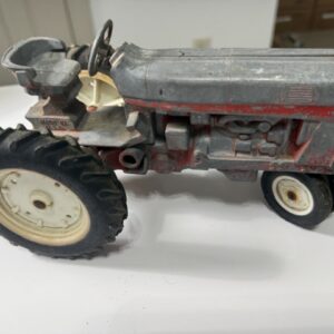 Vintage Ertl International Harvester Farmall 560 Die-Cast Tractor (Narrow Front)