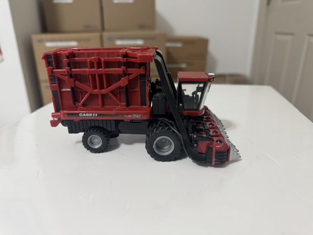 Case IH Module Express 625 Cotton Picker Toy - Image 2