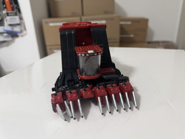 Case IH Module Express 625 Cotton Picker Toy - Image 3