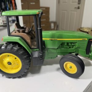 ERTL John Deere 8200 Tractor 1:16 Scale Die-Cast Farm Toy